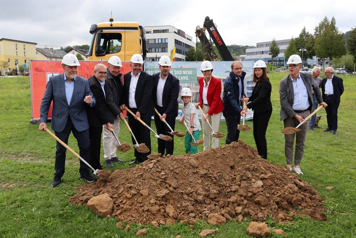 Hospizstiftung Idsteiner Land feiert den ersten Spatenstich für den Bau des neuen Idsteiner Hospizes